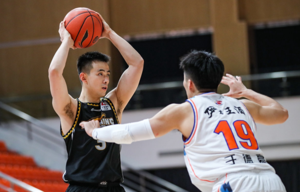 法兰克福发布备战花絮，集结日迎来里程碑，CBA常规赛任务艰巨，医务组通报恢复的简单介绍