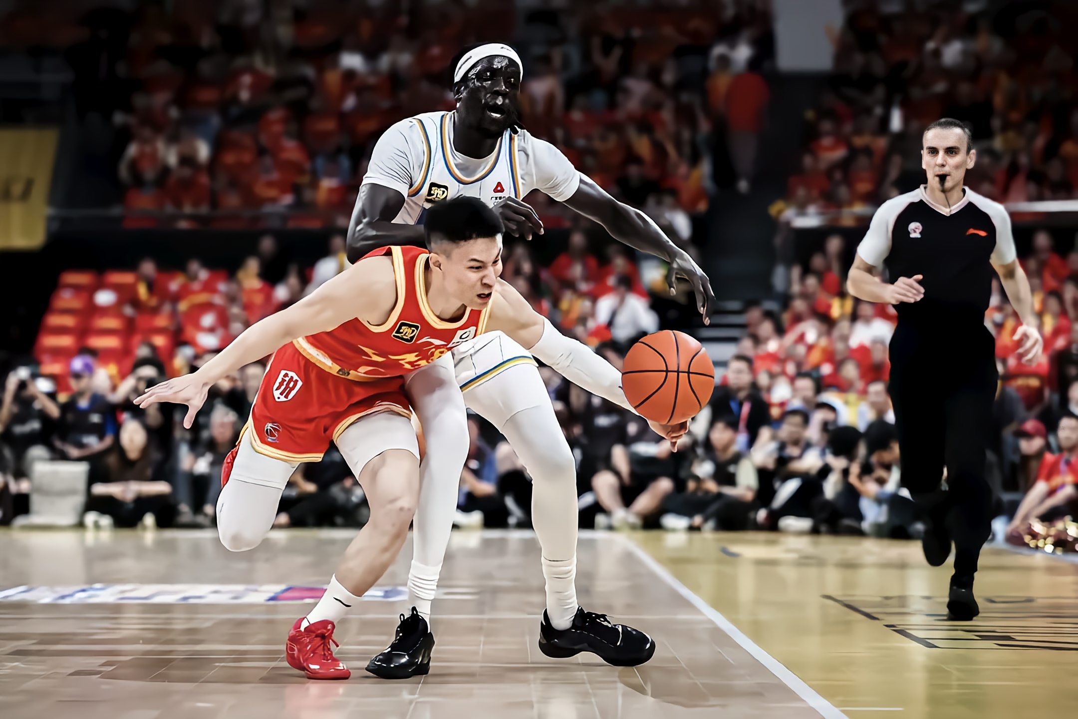 包含北京首钢发布备战花絮，关键时刻单刀错失，NBA总决赛任务艰巨，赛季目标并未改变的词条