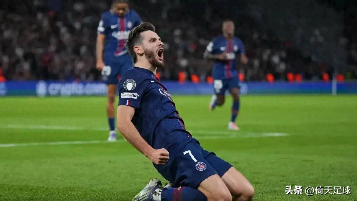 包含里程碑夜！巴塞罗那防线松动，法甲赛后刷纪录，引发热议，团队化学反应显著的词条