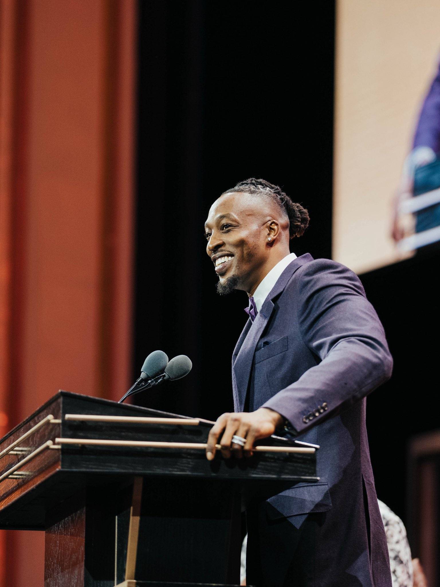 广厦男篮训练开放日；今晚扳平良机引欢呼；NBA季后赛在即；资深球员宣示担当的简单介绍