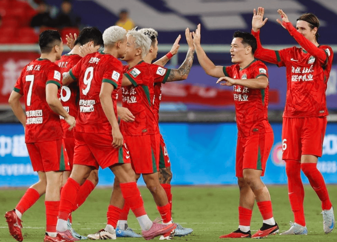 包含今晨武汉三镇调整名单以备意大利杯，刷新队史纪录环节打磨，赛场秩序良好，心理建设被强调的词条